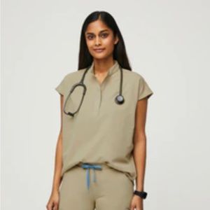 BRAND NEW Limited Edition Sandstone Figs Raphaela Oversized Scrub Top